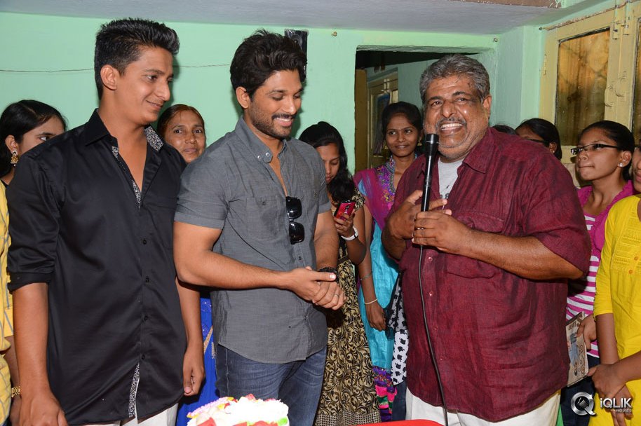 Allu-Arjun-at-Mega-Fans-President-House